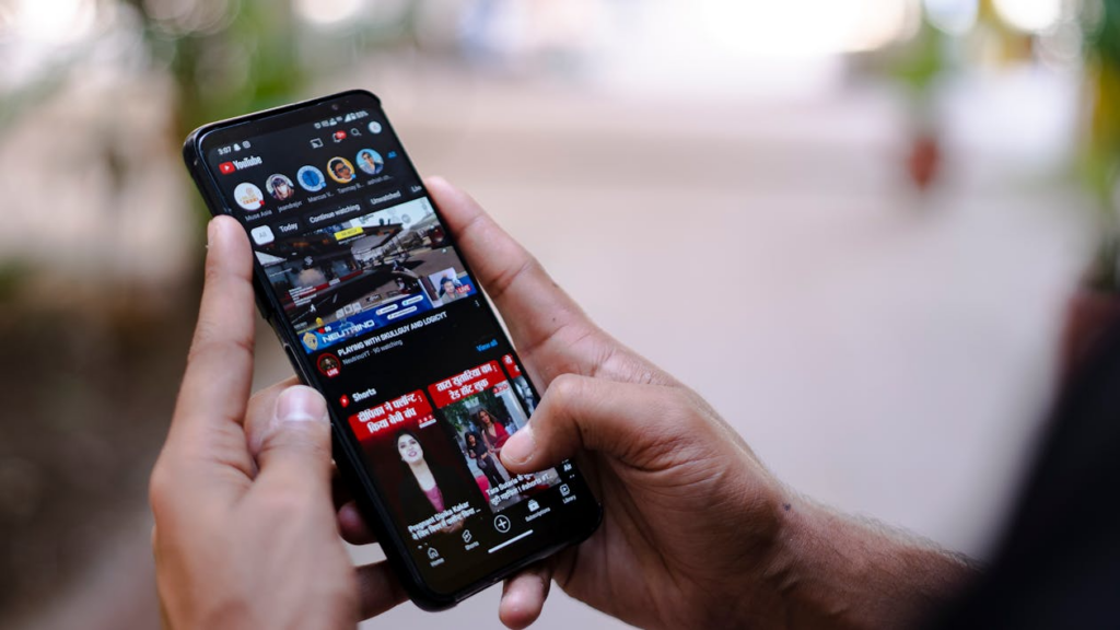 how streaming works shown on a smartphone playing online video